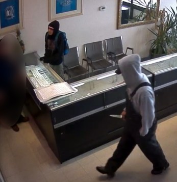 020316 Sophias Robbery suspect with  knife